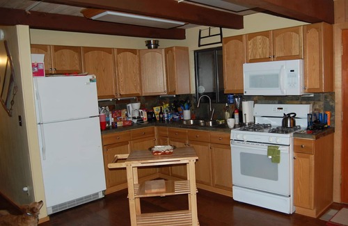 Moonridge Cabin | Cozy Dog Friendly Cabin, Sunset/Star Views from Hot Tub. Air Conditioning!