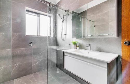 Berala House | Cozy Double Room - Mins to Station & Olympic Park - Shared Bathroom