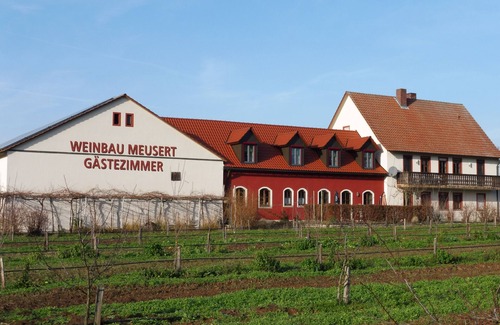 Volkach Apartment | Cozy double room surrounded by vineyards
