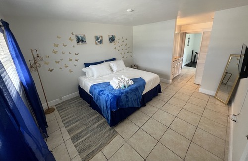 Caloosahatchee House | Cozy Downtown 3BR w/ Games Gym Pets Grill