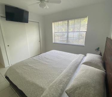 Sailboat Bend Apartment | Cozy Downtown Apartments on Water