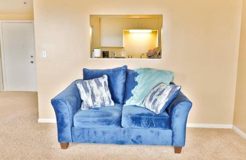 Downtown Omaha Apartment | Cozy Downtown Condo w/ Blue Sky Views