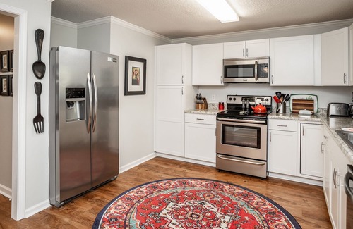 Northwest Quadrant House | Cozy Downtown Cottage - 0.7 mi walk to downtown!