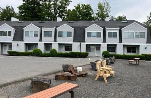 Hunter Apartment | Cozy Downtown Hunter Mountain Getaway