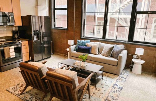 Old City Apartment | Cozy Downtown Loft on Gay St