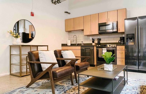Old City Apartment | Cozy Downtown Loft on Gay St