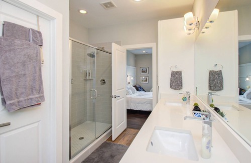 Northside House | Cozy Downtown Modern Townhome