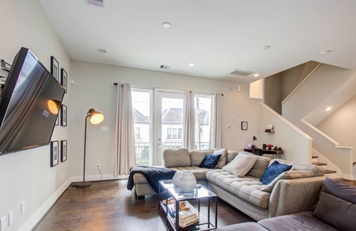 Northside House | Cozy Downtown Modern Townhome