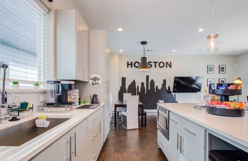 Northside House | Cozy Downtown Modern Townhome