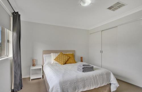 Dubbo House | Cozy Dubbo retreat - close to the zoo