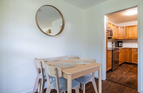 Maryville House | Cozy Duplex w/King Bed + 2 Full