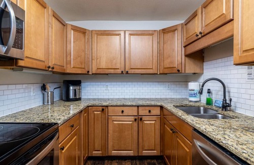 Maryville House | Cozy Duplex w/King Bed + 2 Full