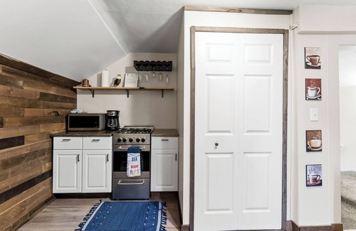 Grand Haven House | Cozy efficiency upper, a short walk downtown. Pet friendly with large backyard!