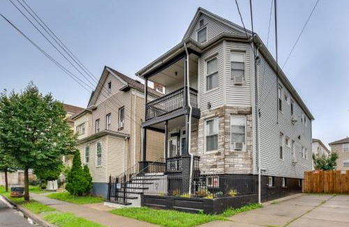 Elizabeth Apartment | Cozy Elizabeth Apartment 3 Mi to Newark Airport!