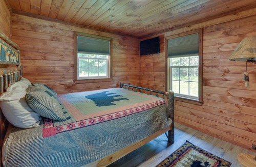 Ellicottville Cottage | Cozy Ellicottville Cabin w/Water Views - Near Ski