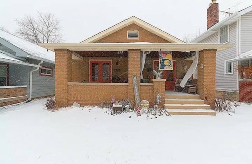 Near Eastside House | Cozy Emerson Heights Bungalow