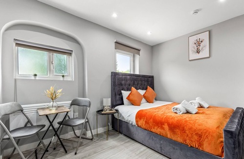 Feltham West Apartment | Cozy Ensuite Room In Feltham Hearthrow London TW13