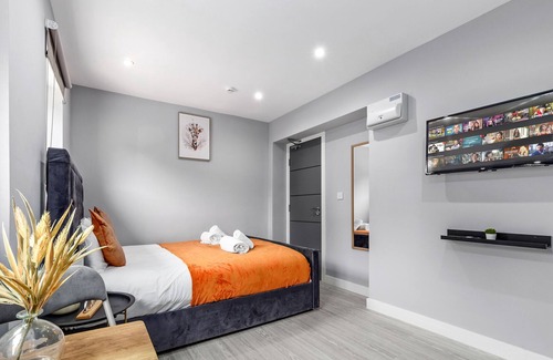 Feltham West Apartment | Cozy Ensuite Room In Feltham Hearthrow London TW13