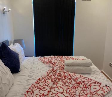 Barking Apartment | Cozy Entire Apartment with Free onsite Parking, 2-Min Walk to Barking Station