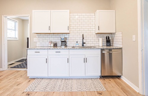 Dunean House | Cozy Escape~ 0.6 mil to Prisma, 1.8 mil to DT, 3 TVS, Games, Backyard, Parking