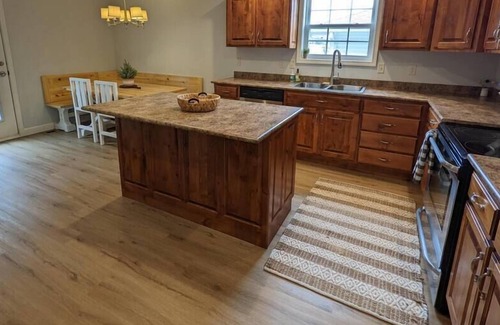 Joplin House | Cozy Escape in Central Joplin Sleeps 8+