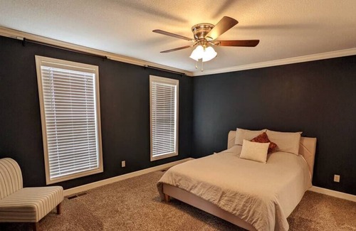 Joplin House | Cozy Escape in Central Joplin Sleeps 8+