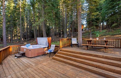 Truckee House | Cozy Escape w Hot Tub Deck & Access to Tahoe Donner & Skiing Alpenglow Chalet by AvantStay