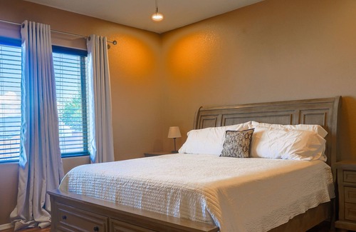 Albuquerque House | Cozy Escape with Mountain and City Views