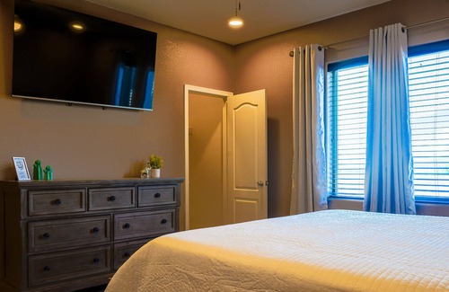Albuquerque House | Cozy Escape with Mountain and City Views