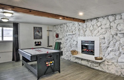 Leadville Apartment | Cozy Escape with Shared Outdoor Hot Tub and Mtn Views!