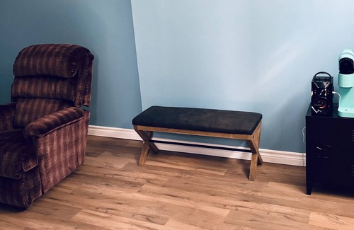 Val-Belair House | Cozy excutive room Pet Friendly MAX.14 days. stay