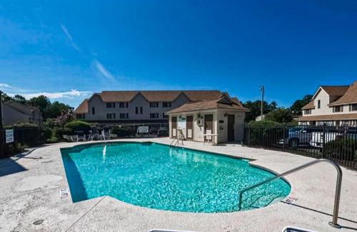 Surfside Beach Apartment | Cozy Fairwood Lakes