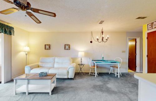 Surfside Beach Apartment | Cozy Fairwood Lakes
