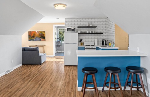 Ephraim Apartment | Cozy Fall Studio Above Bakery Perfect for Two
