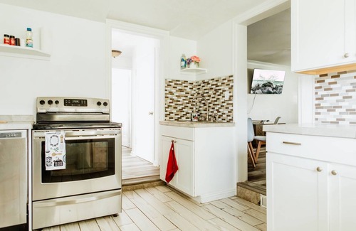Hyrum House | Cozy Fallcation: Near Lake, Trails & Logan! Dog Friendly