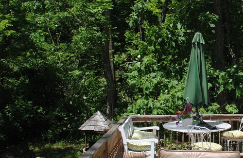East Stroudsburg Cottage | COZY FALLS CABIN....