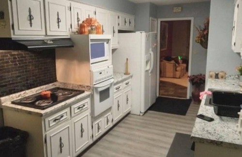 Richmond Heights House | Cozy Family and Pet-Friendly home in Richmond Hts. 15 Minutes from Downtown.