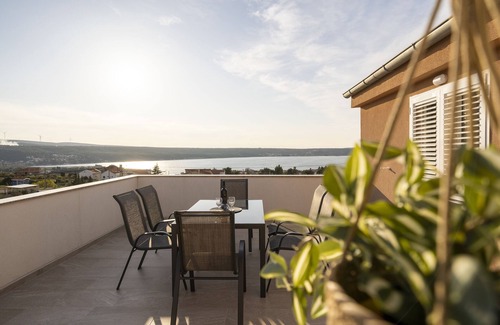 Gornji Karin Apartment | Cozy family apartment with great sea view!