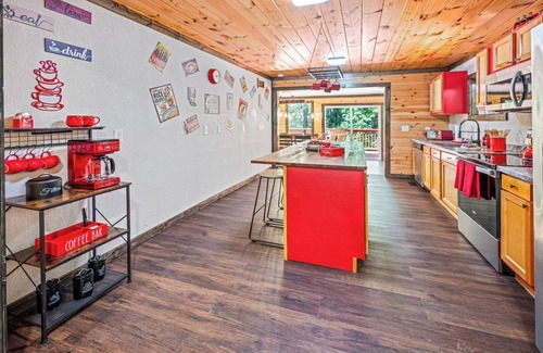 Rocky Grove Cabin | Cozy Family Cabin in charming Smoky Mountain- Pets allowed