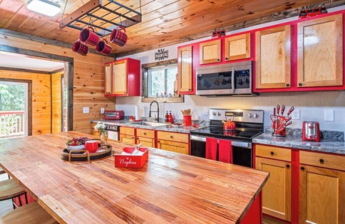 Rocky Grove Cabin | Cozy Family Cabin in charming Smoky Mountain- Pets allowed