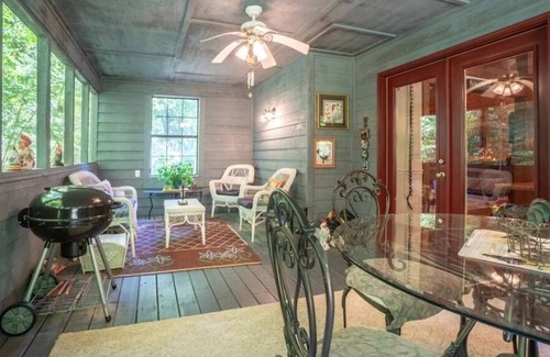 Helen Cabin | Cozy Family Chalet in the Woods on a stream and only a short drive to Helen Ga.