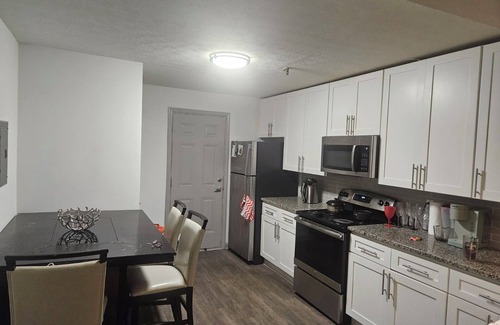 Greater Valley Brook Apartment | Cozy, family-friendly 1 bedroom apartment with WiFi in North Decatur