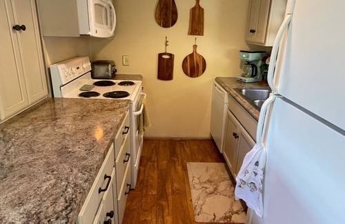 Altamont House | Cozy Family Friendly 3BR w/Stunning Views in Linville Falls