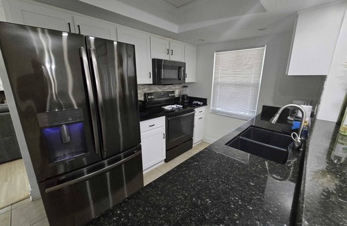 Greater Northdale House | Cozy Family-Friendly 3BR Home Near TPA Airport & 40min to Clearwater Beach