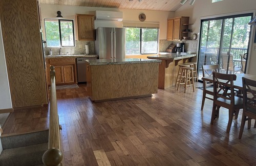 Groveland House | Cozy, family-friendly cabin in a gated lake resort near Yosemite!