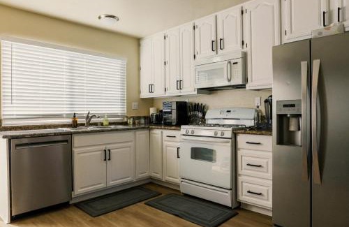 Placentia House | Cozy Family Home - 20 Mins from Disneyland