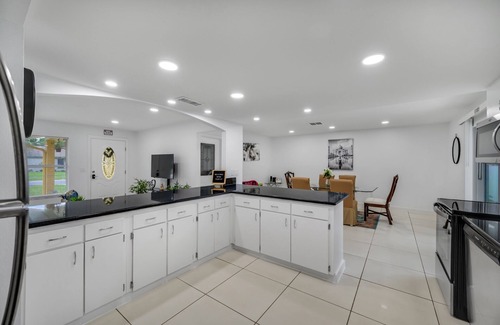 Lake Magdalene House | Cozy Family Home in Tampa W/Heated POOL