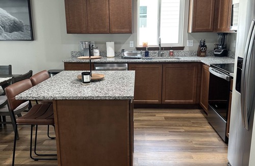 Rock Island House | Cozy Family Home on Rock Island Golf Course!
