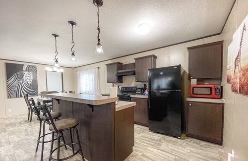 West Valley House | Cozy family home with great location and low fees.