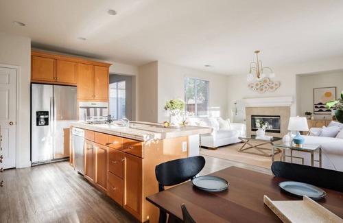Folsom House | Cozy Family Retreat in Gated Community